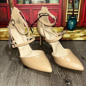 Liz Claiborne Harvey Nude Strappy Heels